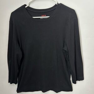 EVELYN & ARTHUR collab 3 dots basic black 
Classic Black Women's Top XL